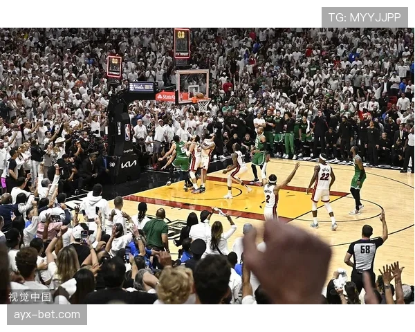 塔克闪耀热火硬汉风采，赛场拼搏点燃球迷激情