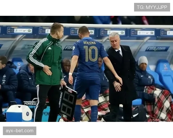 本泽马与德尚战术分歧解析：国家队征召争议