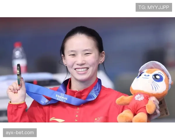 陈芋汐训练完偷偷吃炸鸡被拍，这自律人设还稳吗？